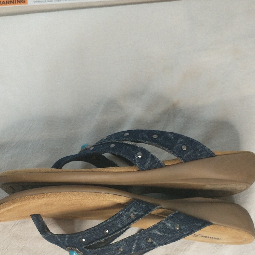 Minnetonka Denim Blue Sandals with Turquoise Details. SZ 10. Beautiful Condition - Picture 4 of 9